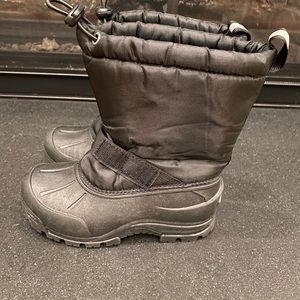 Snow boots. Size 13 kids.